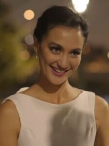 Foto Atiqah Hasiholan